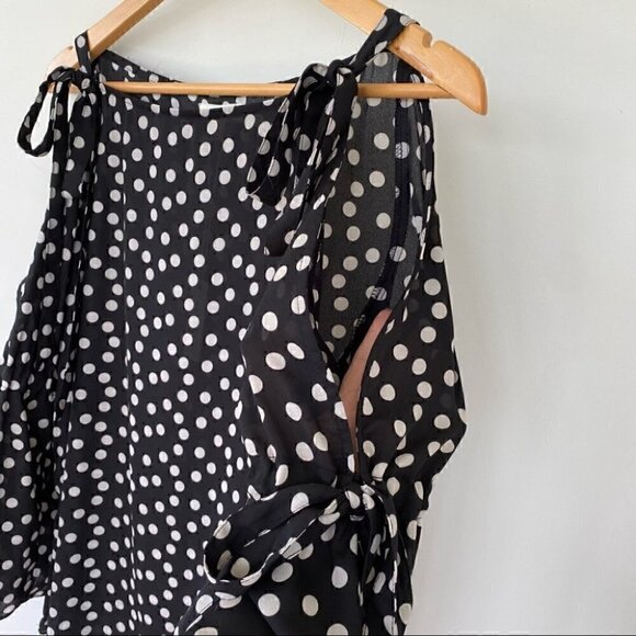 Max Studio top with cold shoulder and bows in a polka dot print - Picture 5 of 11